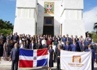 Homenaje del Banco Central en el Altar de la Patria homenaje-del-banco-central-en-el-altar-de-la-patria