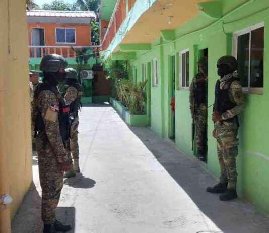 Operativo militar en hotel de Montecristi: detención de indocumentados y decomiso de drogas operativo-militar-en-hotel-de-montecristi-detencin-de-indocumentados-y-decomiso-de-drogas