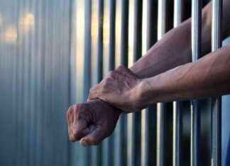 Padre abusa sexualmente de su hija repetidamente, incluso en su trabajo padre-abusa-sexualmente-de-su-hija-repetidamente-incluso-en-su-trabajo