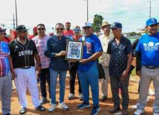 Reconocimiento del Comité Viejas Glorias a Junior Noboa: Reseña y Logros reconocimiento-del-comit-viejas-glorias-a-junior-noboa-resea-y-logros