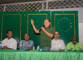 Reunión de Leonel Fernández con alcaldes y directores de la FP: Estrategias para el futuro reunin-de-leonel-fernndez-con-alcaldes-y-directores-de-la-fp-estrategias-para-el-futuro