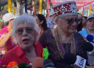 Doña Milagros, la homenajeada, llega al malecón vestida de carnaval doa-milagros-la-homenajeada-llega-al-malecn-vestida-de-carnaval