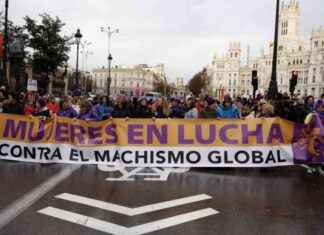 Mujeres en España celebran Día Internacional de la Mujer bajo la lluvia mujeres-en-espaa-celebran-da-nternacional-de-la-mujer-bajo-la-lluvia