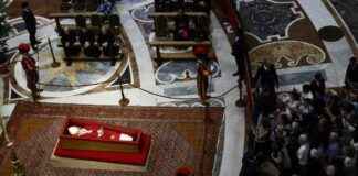 Capilla ardiente del papa Francisco abierta toda la noche en el Vaticano capilla-ardiente-del-papa-francisco-abierta-toda-la-noche-en-el-vaticano