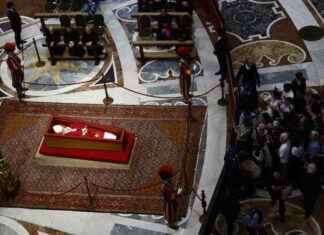 Capilla ardiente del papa Francisco abierta toda la noche en el Vaticano capilla-ardiente-del-papa-francisco-abierta-toda-la-noche-en-el-vaticano