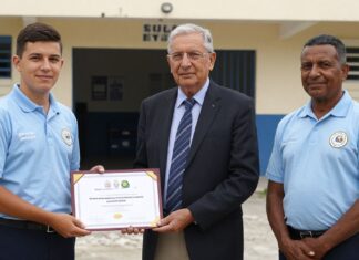 Tres colegios en Santo Domingo Este reciben premios por excelencia educativa