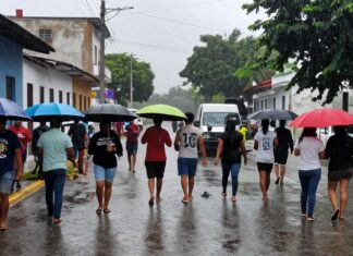 Domingo: 150 personas evacuadas por fuerte lluvia en Santo Domingo