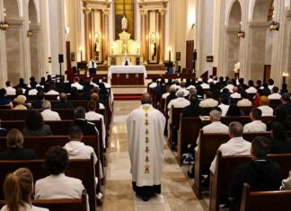 Miles de fieles reciben ceniza en catedrales dominicanas este Miércoles de Ceniza