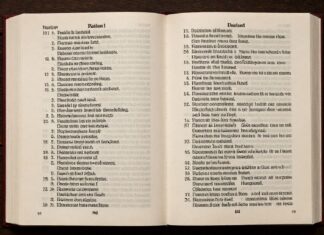 El Salmo 1 destaca la bendición de meditar en la ley divina.