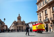 España en el punto de mira: Análisis de las últimas tendencias políticas y sociales Spain in the spotlight: Analysis of the latest political and social trends